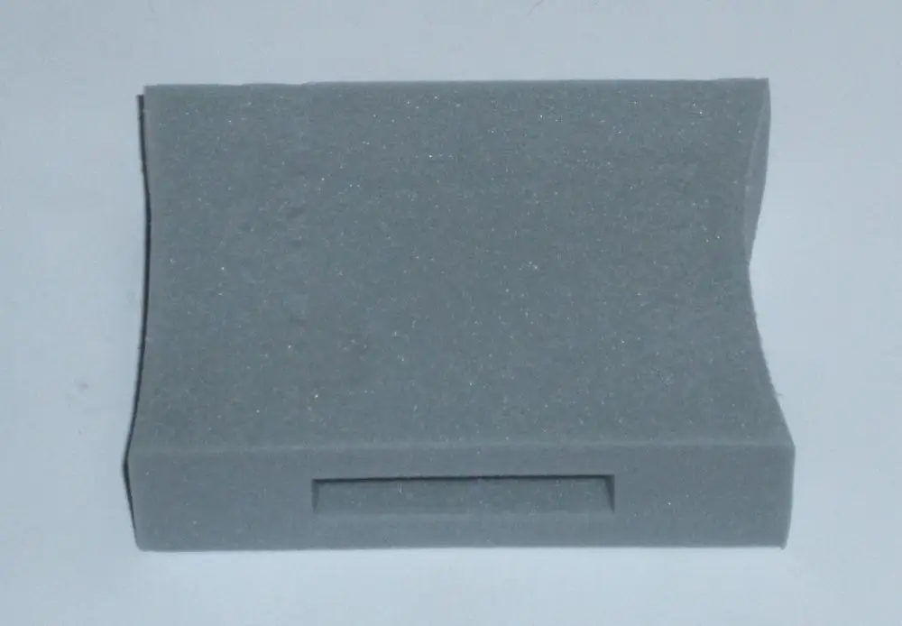 Graues Dichtungsmaterial, flache Form, mit durchgehender Struktur und Aussparung in der Mitte. Möglicherweise geeignet für Daikin-Produkte.
